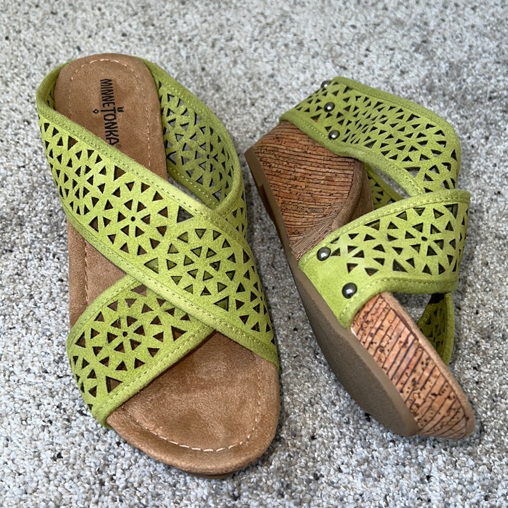 AUTH NIB Minnetonka Lainey Wedge Sandal LIME US 10
